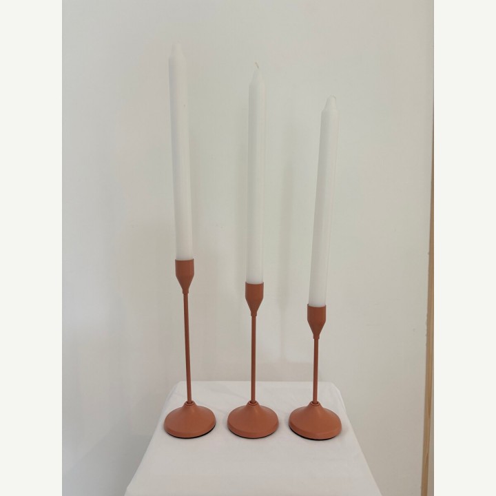Bougeoirs terracotta avec bougies blanches en location à Toulouse