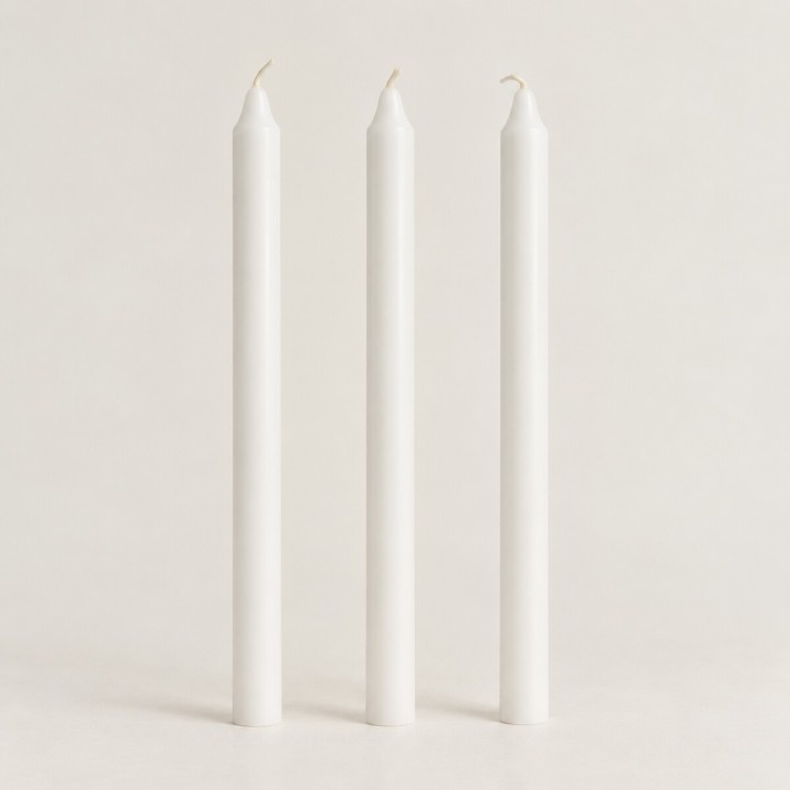 Lot de trois bougies blanches pour bougeoirs Maison Lily