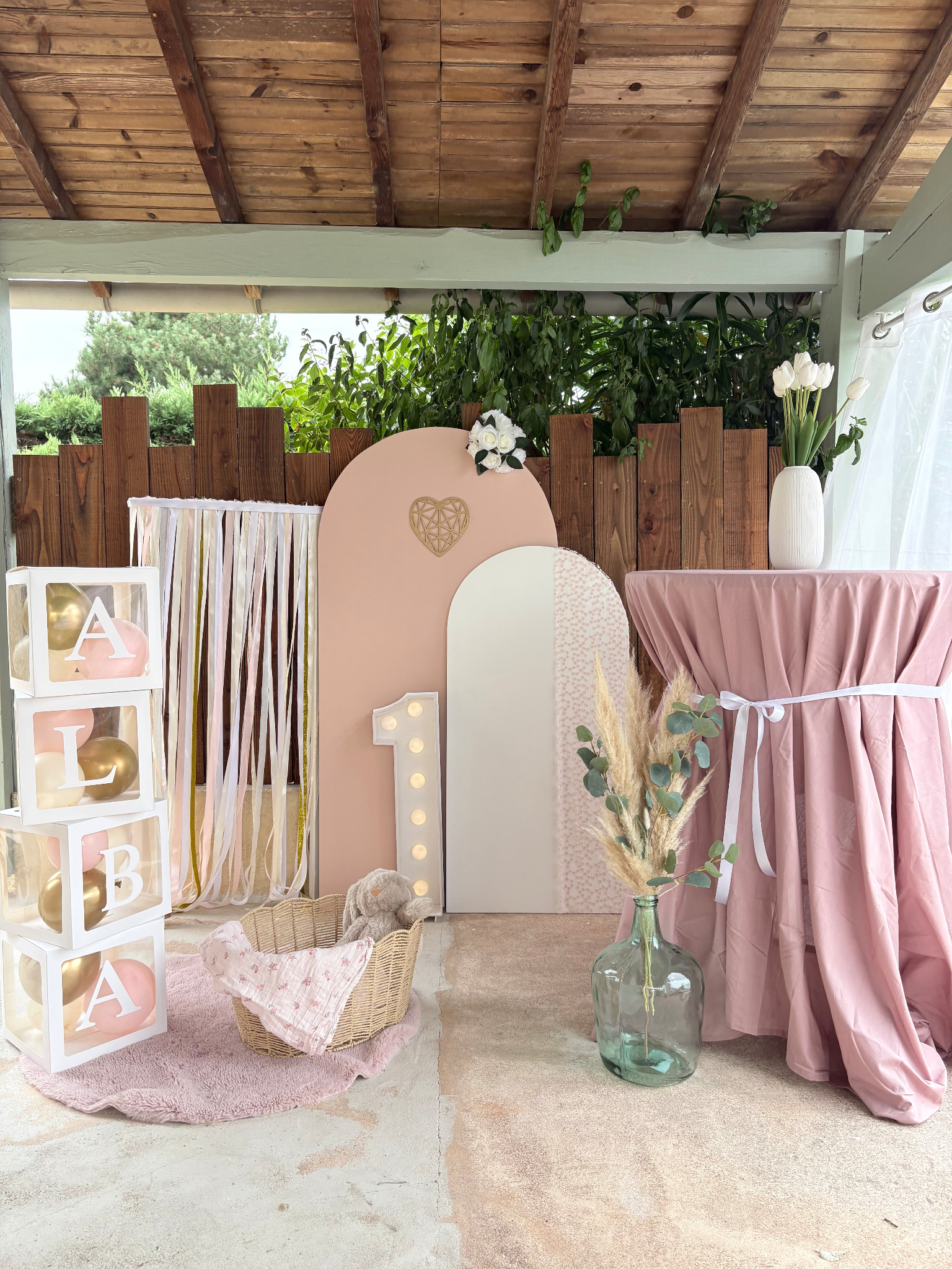 Décor événementiel baby rose Maison Lily